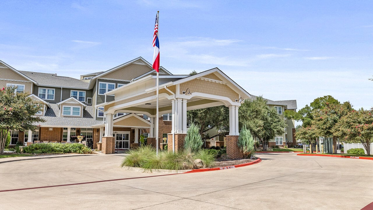 Exterior view of The Oaks Gracious Retirement Living