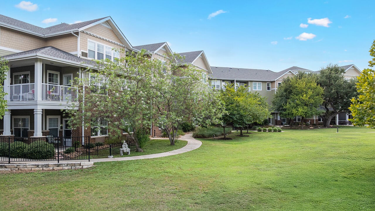 Exterior view of The Oaks Gracious Retirement Living